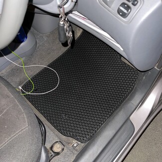 Коврики на Toyota Vitz I 1998 - 2005 в Калуге Коврики на Toyota Vitz I 1998 - 2005 в Калуге