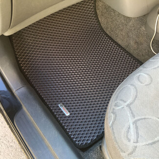 Коврики на Toyota Vitz I 1998 - 2005 в Калуге Коврики на Toyota Vitz I 1998 - 2005 в Калуге